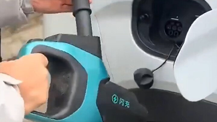 Sebuah video pengisian daya cepat dari BYD menjadi viral di media sosial internasional, memicu perbi