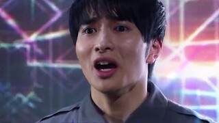 [Zeta complains] A theatrical version-level comeback! Zeta's final form, Delta Claw, is officially h