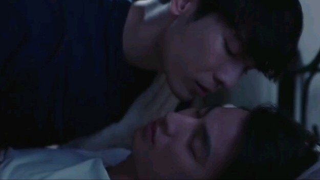 [Walking with Love] Xiaoshou giả vờ đang ngủ nhưng bị đòn tấn công cũ đánh cắp, và nhịp tim của anh 
