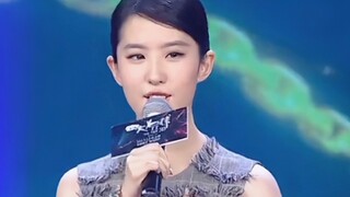 Dòng lũ bùn đất trong giới phỏng vấn! Yếu tố hài hước của Lưu Diệc Phi như bị thần kinh nhập quá đỉn