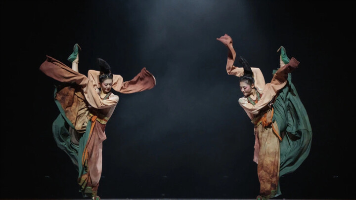 Women's classical duet "Zhezhi"