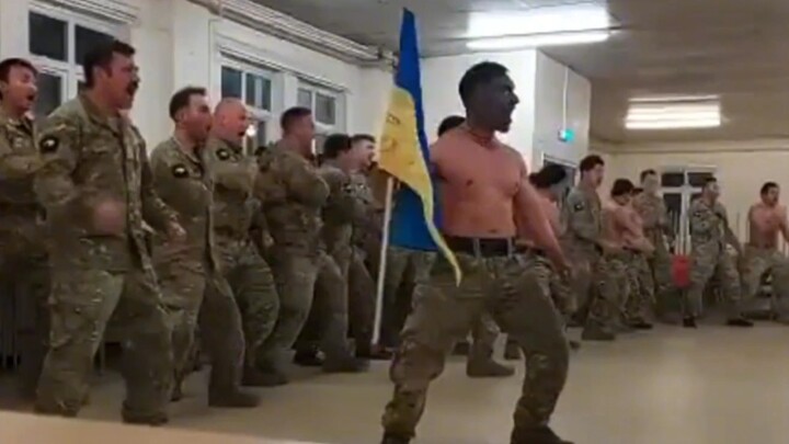 Motivasi psikologis! Instruktur NATO mengadakan pelatihan tari perang untuk pasukan Ukraina