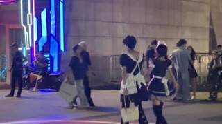成都的夜生活，男友变姐妹今晚的酒吧之夜~
