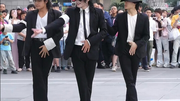 Wacky Trio: Cosmic Chuckles ของ Cai Jun และ Co.