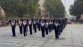 当一个班在运动会上跳喜羊羊