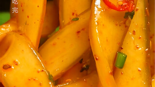 #نودلز واسعة مع صلصة غنية الأصدقاء يدعونك تأكل مجانًا، ليس لكي تستغلهم أو تتباهى، وإلا فلن تبقى هناك