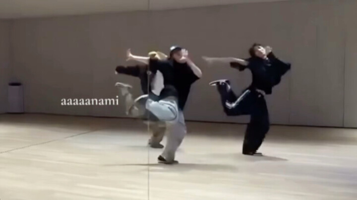 都来看看这个很会跳女团舞的六代男团TWS吧！