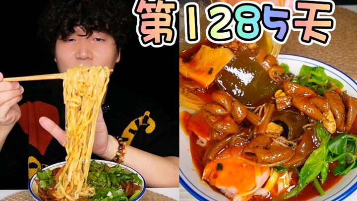 After enjoying fish hot pot, chicken hot pot, and rabbit hot pot, be sure to take some of the broth 