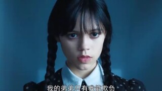 女孩为了帮弟弟复仇，直接把食人鱼放进泳池！