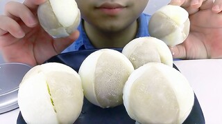 吃双色巧克力味牛奶冰球，听沙沙沙的声音！