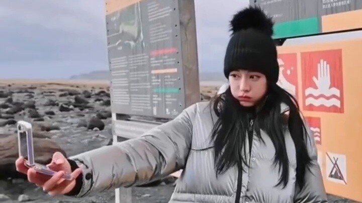 Dewi Dilireba sangat populer di Internet, dan komentar terpopuler kedua adalah cerah