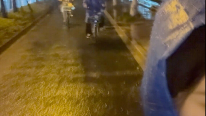 Điều lãng mạn thực ra không phải là bình minh, mà là chúng ta～