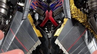 Lihat sampulnya dan tebak apa yang diposting hari ini? Skyfire Optimus Prime telah hadir!