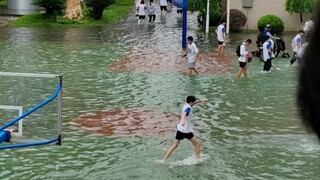 学校变水上乐园了