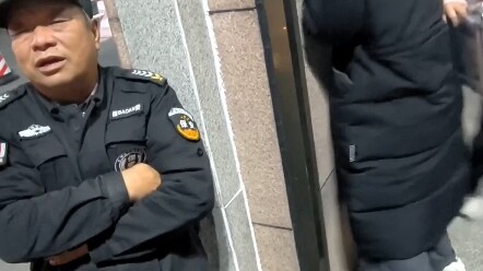 คุณลุงยามหน้าประตูใต้ของโรงเรียนนี่ดีและสนุกสุดๆ เลย!