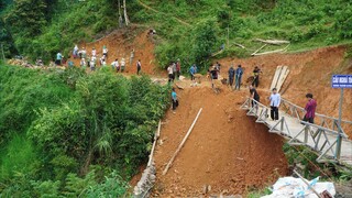 Đề Chơ xây xong tường cánh cả bản tổng lực lấp đất ầm ầm