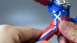 Cuối cùng tôi cũng được chơi với Ultraman Zero di động có thể phát sáng! ! !