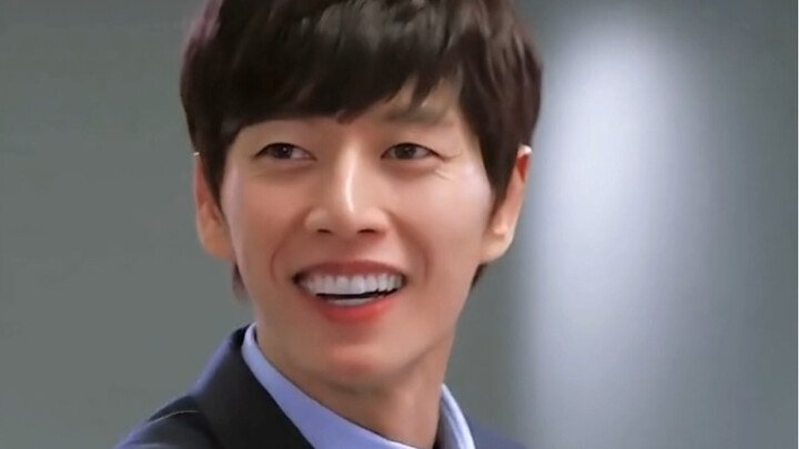 What’s it like when the intern is the chairman’s son? It nails the “rich-family dunce” vibe perfectl