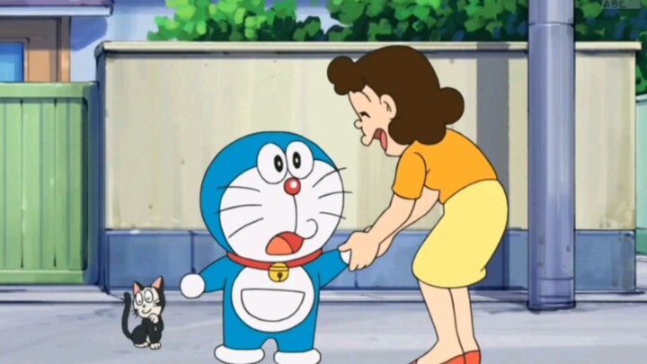 Doraemon dipuji karena lucu (tidak terlalu lengkap)
