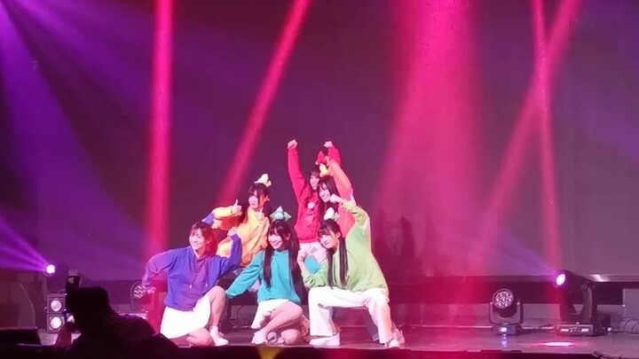 Defense Girls Group attends Boy Brother's event