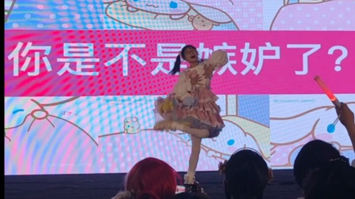 Once on stage, they’re anything but ordinary! “Sorry for being so cute” cover dance stage version.