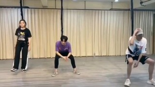 【Boun, Prem, Sammy】Tôi ghen tị với đôi chân dài của Boun…