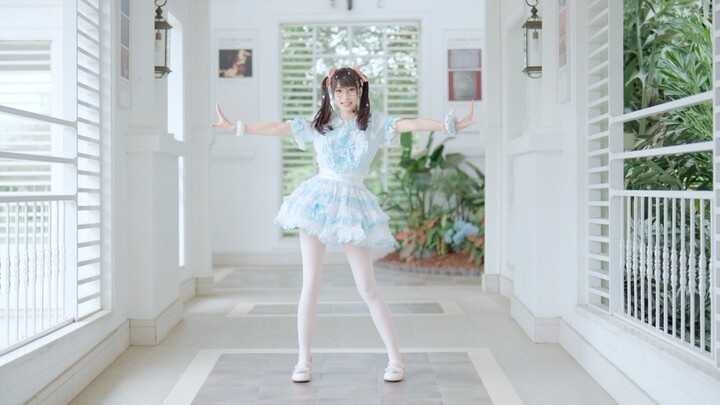 Shh! There's a little idol!