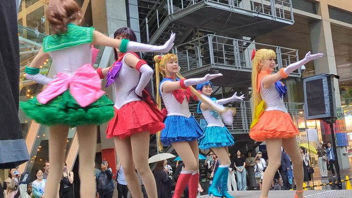 Tuổi thanh xuân của ai vậy, Thủy Thủ Mặt Trăng nhảy đường phố