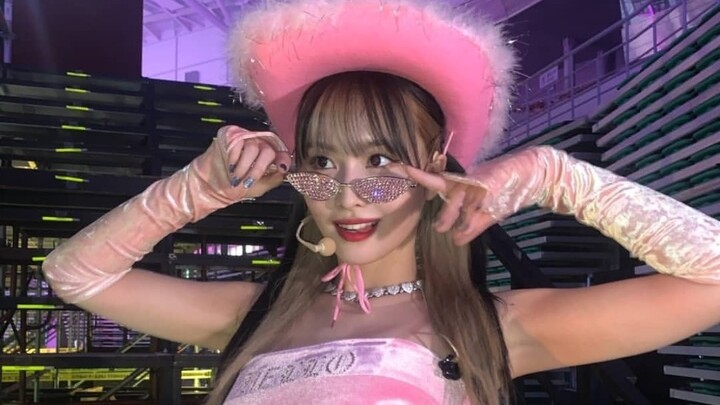 Kumpulan video Momo TWICE menari ulang di ruang latihan di Instagram