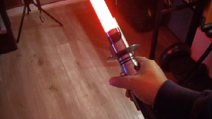 Rasakan penindasan dari efek suara lightsaber Sir
