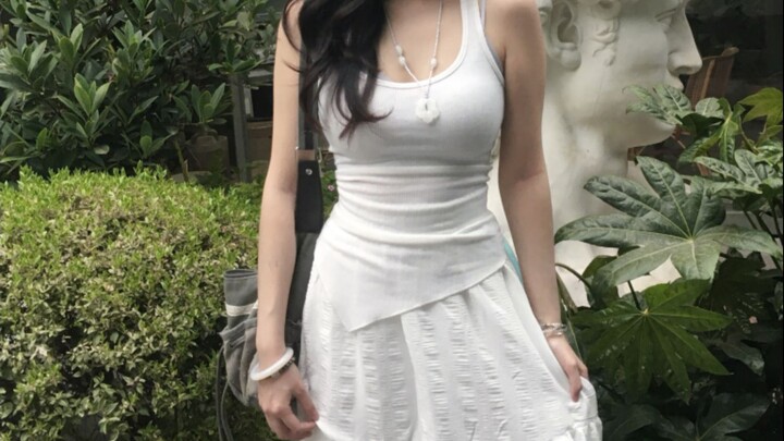 ช่วยด้วย! กระโปรงสีขาวตัวนี้คงมาตอบแทนบุญคุณแน่ๆ!