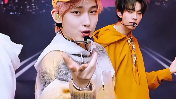 [Music] Who got hooked on this song? Mei Bao is so cute!