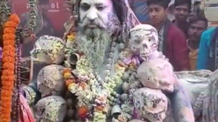 Mengerikan! Pertunjukan para pertapa Aghori di India