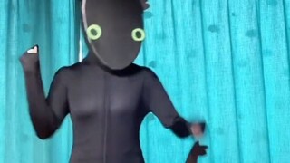 Blogger asing menarikan lagu Toothless