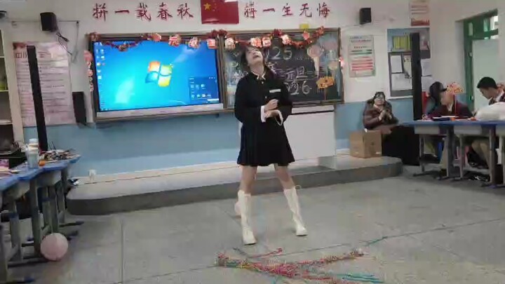 قامت كوز شاناهو بالرقص على أنغام "الانجراف مع التيار الإلهي" في رأس السنة الجديدة!