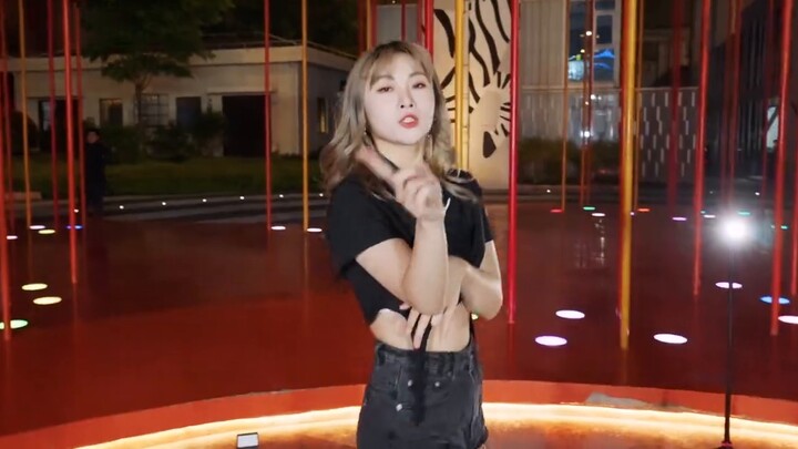 Para cewek milenial yang seksi sedang menyerang! KISS OF LIFE-Midas Touch dance cover untuk merasaka