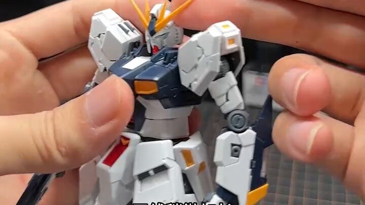 Thay đổi khuôn mặt sẽ giúp bạn mạnh mẽ hơn! Thay thế Changlong 5502 RG Bull Gundam bằng Bandai EG Bu