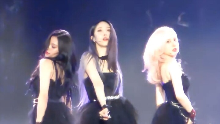 [4K] The mother of the knife group dance is back | VIVIZ "Untie" Dance Break team live shot HMA24021