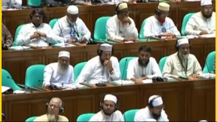 এদিকে জামায়াতের তিন গুন বিএনপি রয়েছে বললেন মাননীয় স্পীকার #breakingnews #jomuna_tv