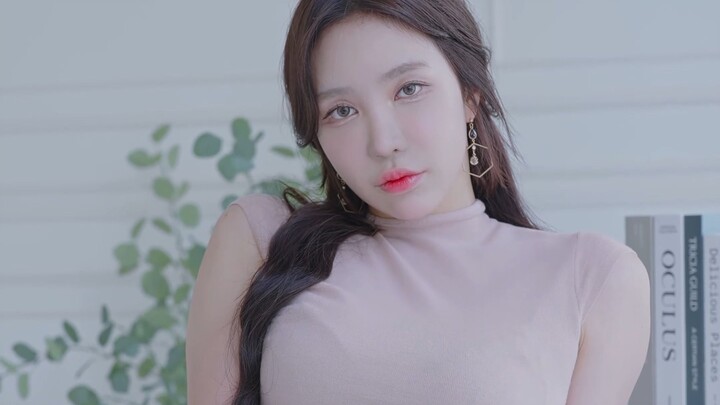 การแต่งกายด้วยกระโปรงรัดรูปสุดเก๋ของคุณ KYUL