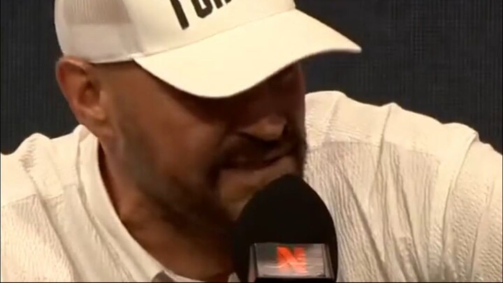 Conferencia de Prensa: Joshua vs Fury. Fury felicita a Eddie Hearn y le ofrece una cerveza