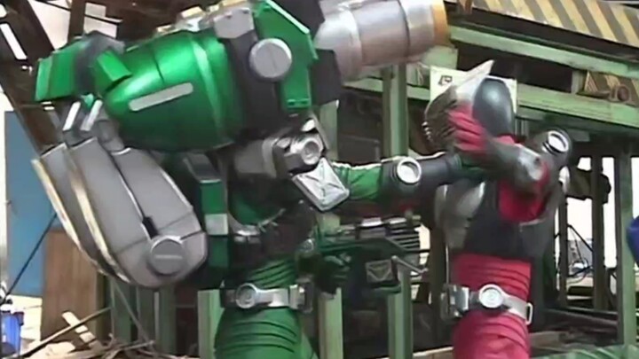 Hậu trường quay Kamen Rider Ryuki có nổi hơn phim truyện không?