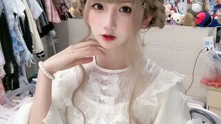 克制自己想打招呼的冲动....