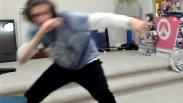 xqc大秀王八螃蟹拳