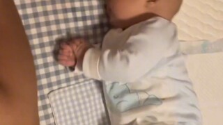 Baby's First Roll-Over Moment, the Whole Family Burst into Laughter