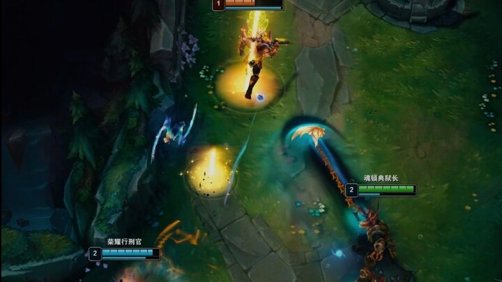 Kalau saja Q ini bisa ngebait Adam dengan Palu Berat, itu bakal keren banget!