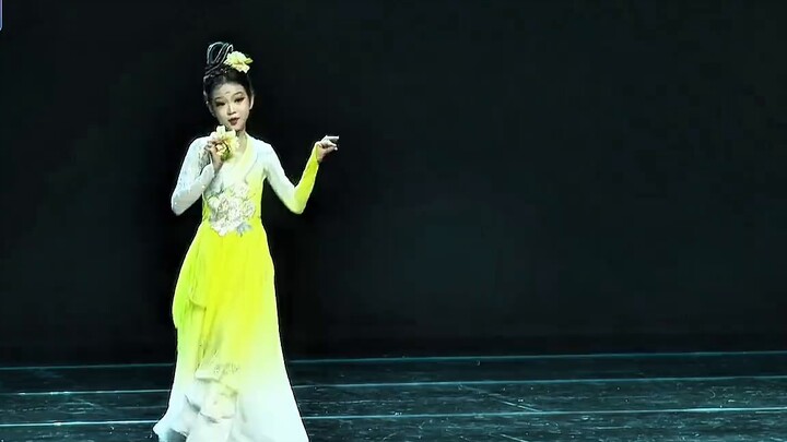 Classical dance repertoire "Wei Zi Yao Huang"