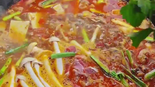 Stop telling me this is just a soup dish—I don’t care! In Guizhou, this is definitely hot pot!