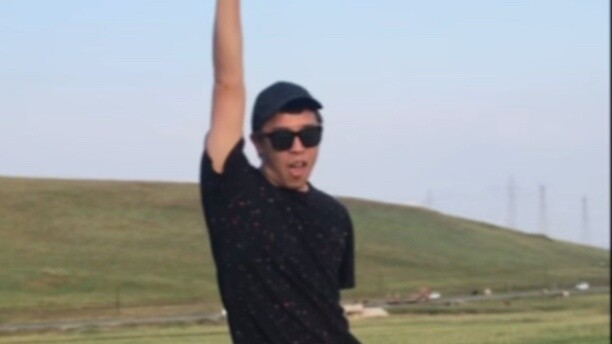 【Uptown Funk】 The director worked hard to control his facial expressions so that students wouldn't b