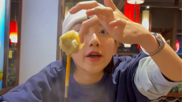 Người độc thân ăn sủi cảo nhớ xoay một vòng nhé!